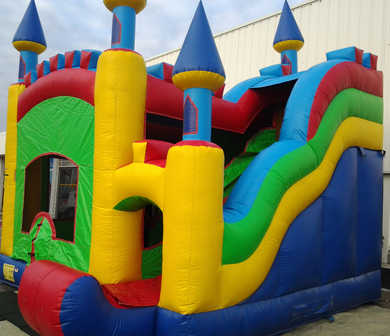 Location jeux gonflables - Multicolore Location jeux gonflables - Multicolore